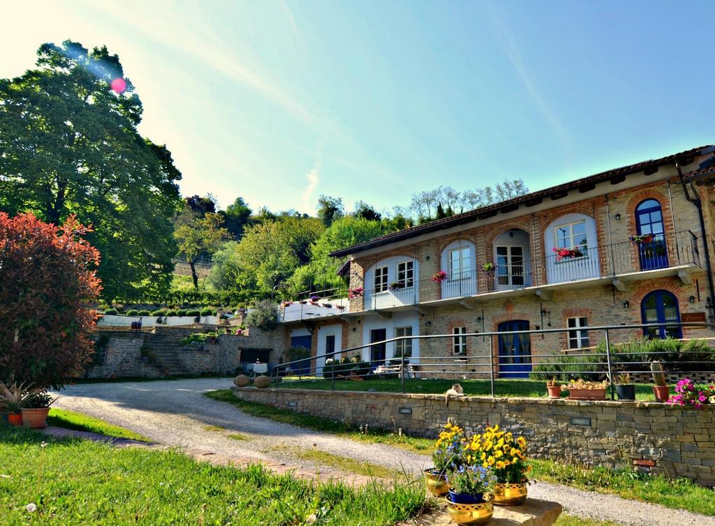 Cascina Il Convivio Guest House Diano d'Alba Exterior photo